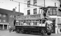 Happy-Harold-at-the-round-a-bout-by-the-bottom-of-High-Street.-1953.
